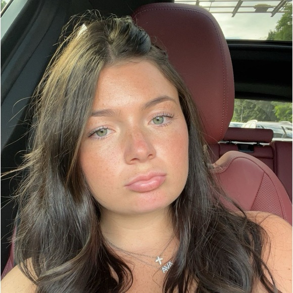 Meet your Posher, Ava - Picture 1 of 1